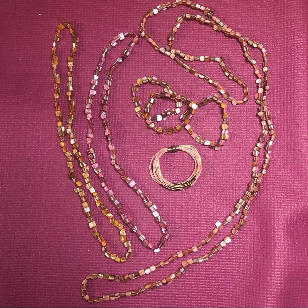 🌸 7 Piece Necklace & Bracelet Set 🌸 - Picture 2 of 14